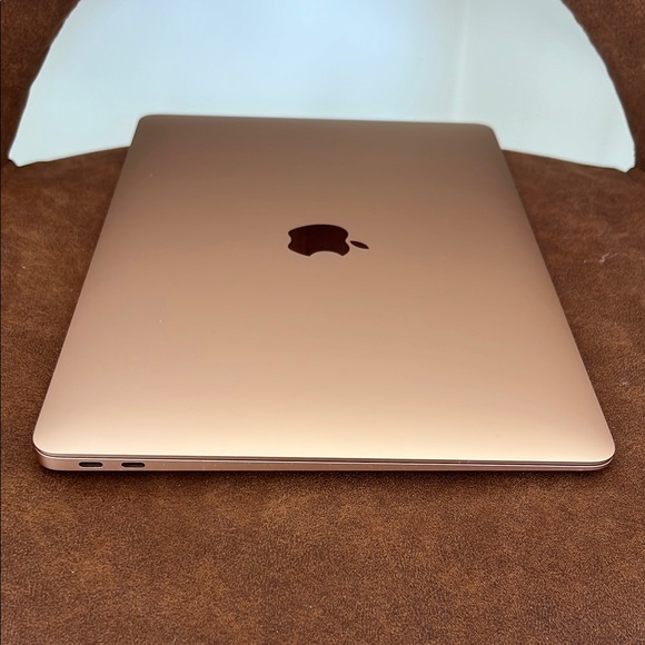 Apple Gold Laptop Sleek Design High Performance - Picture 11 of 16